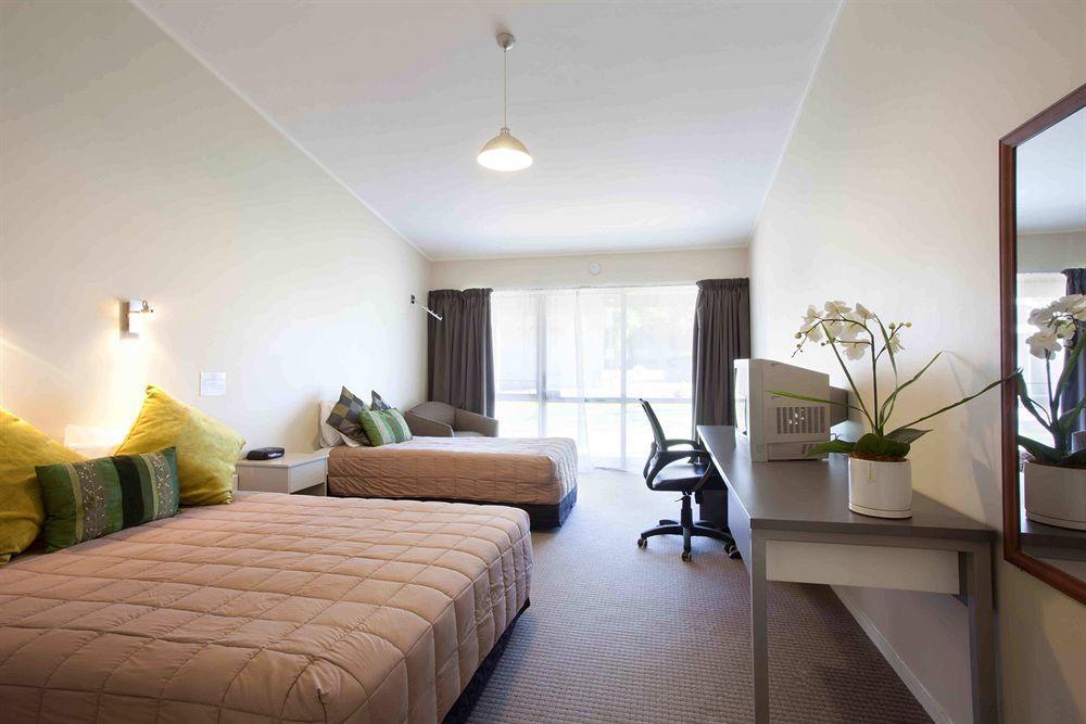 Хостел Kiwi Airport Backpackers Окленд Экстерьер фото