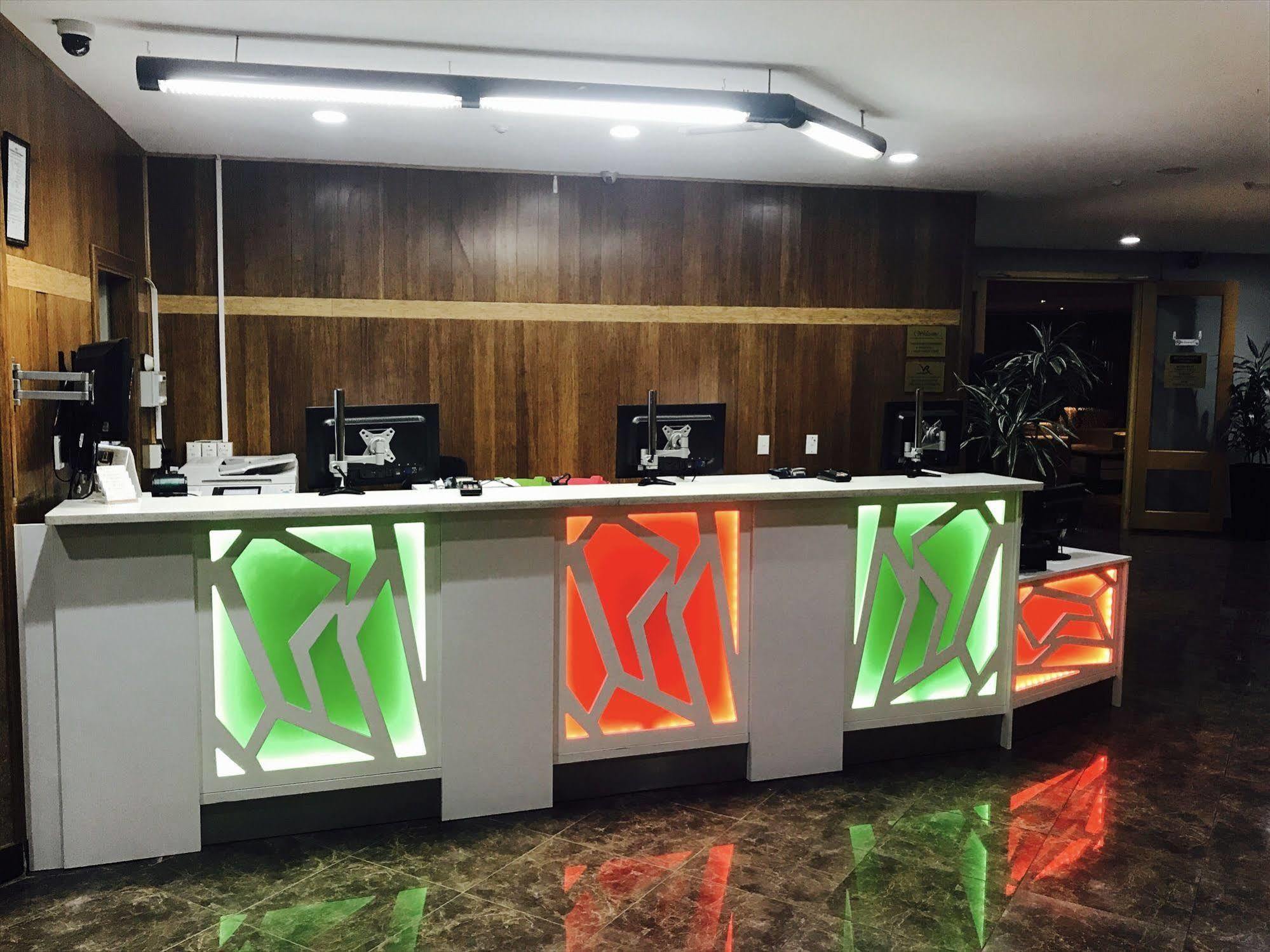 Хостел Kiwi Airport Backpackers Окленд Экстерьер фото
